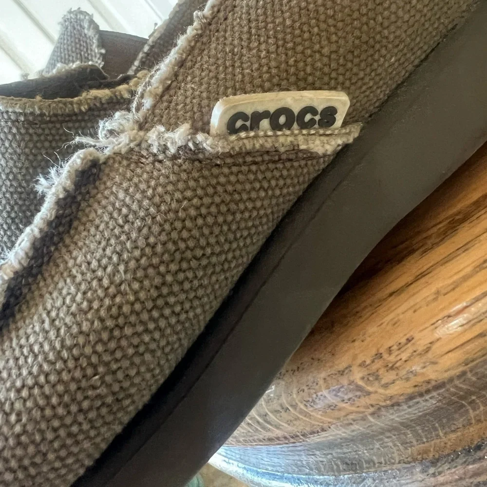 Crocs men’s size 8 fabric olive green, good condition